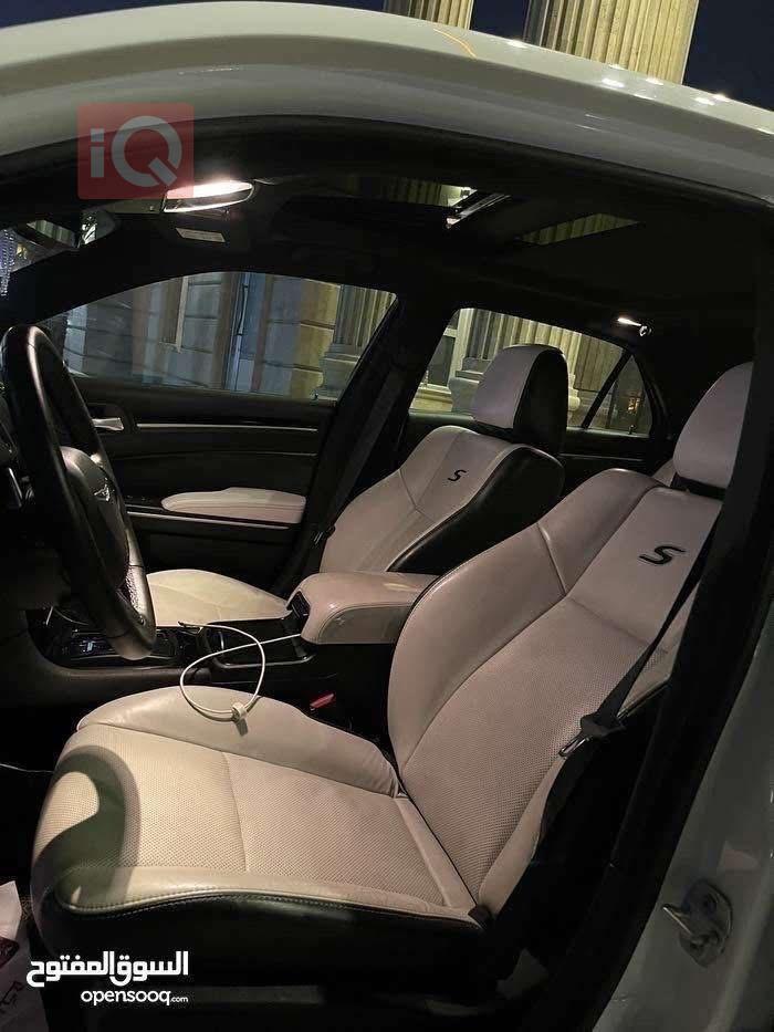 کرایسلەر 300